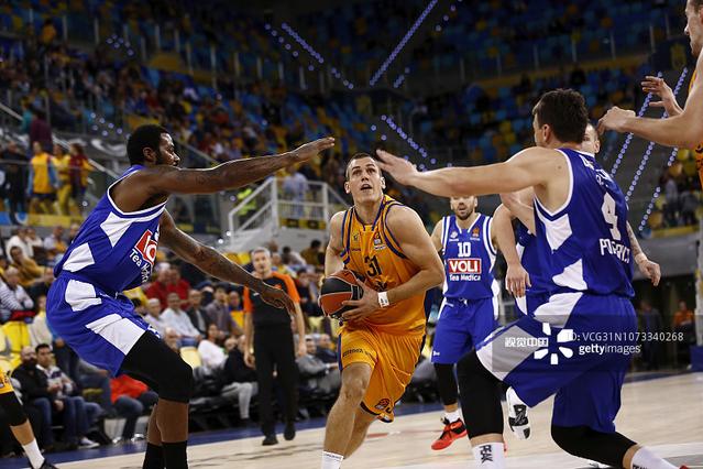 记者：拜仁即将签下17岁的厄瓜多尔中卫奥拉亚（记者称拜仁接近签下17岁厄瓜多尔中卫奥拉亚）