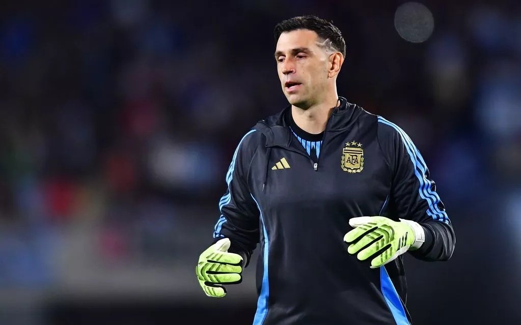 荷甲战报：奥斯汀破门，肖蒂尔建功，兹沃勒2-1海伦芬（荷甲：兹沃勒2-1击败海伦芬，奥斯汀破门、肖蒂尔建功）