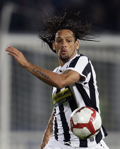 足球中超新援顺利完成注册，或将迎首秀（中超新援已完成注册，有望迎来首秀）