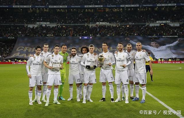 胖了？美媒晒浓眉训练图配文：浓眉的肚子从衣服里露出来了！（胖了吗？美媒晒浓眉训练照：衣摆上翻，腹部露出！）