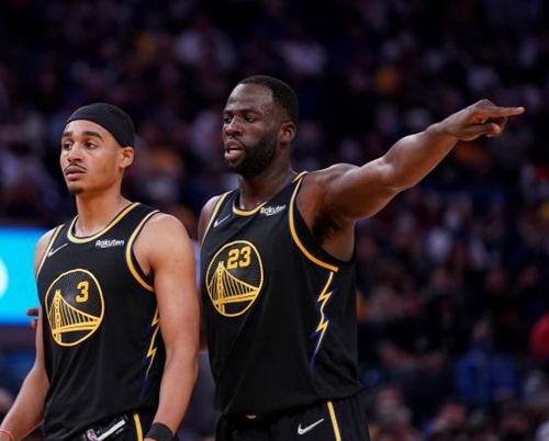 阿斯：维尼修斯希望继续为皇马效力，续约谈判已步入正轨（阿斯：维尼修斯愿留皇马，续约谈判进展顺利）