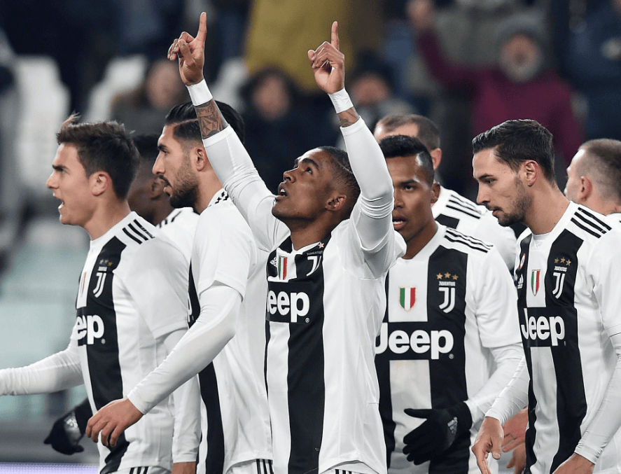 创历史，埃因霍温是首支正式比赛在安菲尔德打进3球的荷兰球队（历史首例！埃因霍温成首支在安菲尔德正式赛攻入3球的荷兰队）