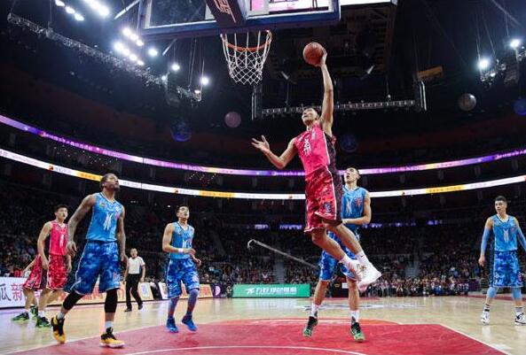 库尔图瓦战曼城全场数据：完成6次扑救，对首粒丢球有责任（库尔图瓦战曼城表现：完成6次扑救，首粒丢球负有一定责任）