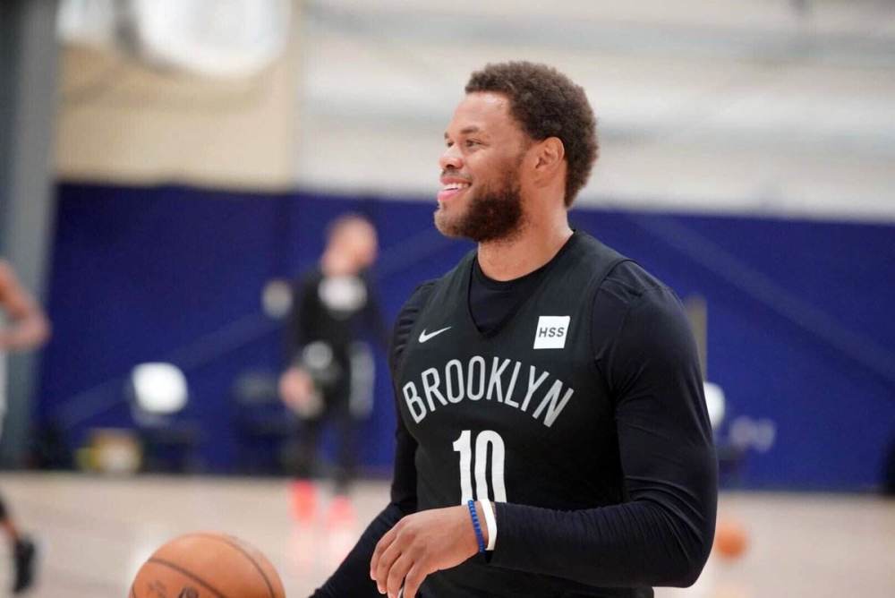 逆天，挪威甲门将点球大战一脚将摆好的球踢走以干扰对方（点球大战离谱一幕：挪甲门将故意将摆好的球踢走干扰对手）