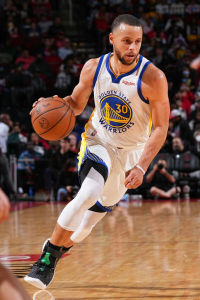 武汉女足2-0东孟加拉女足提前出线，王霜双响，奥乌苏屡失良机（武汉女足2-0东孟加拉提前出线 王霜梅开二度 奥乌苏多次错失良机）