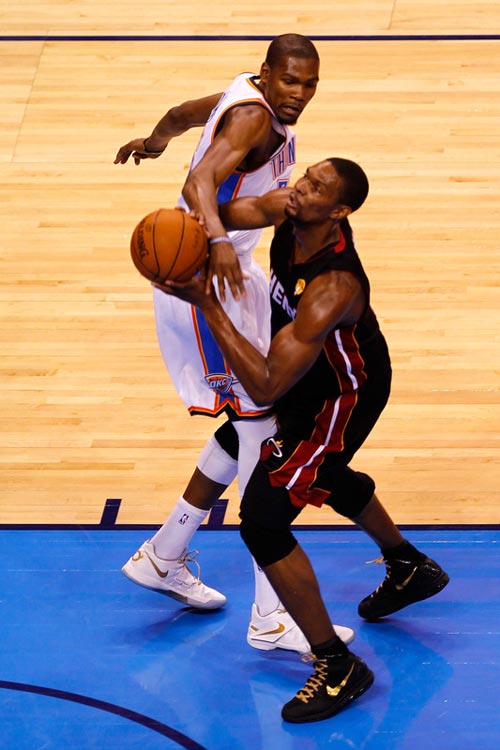 CBA：北京首钢主场再取胜利 防守表现亮眼（CBA：北京首钢主场再度告捷 防守端表现出色）